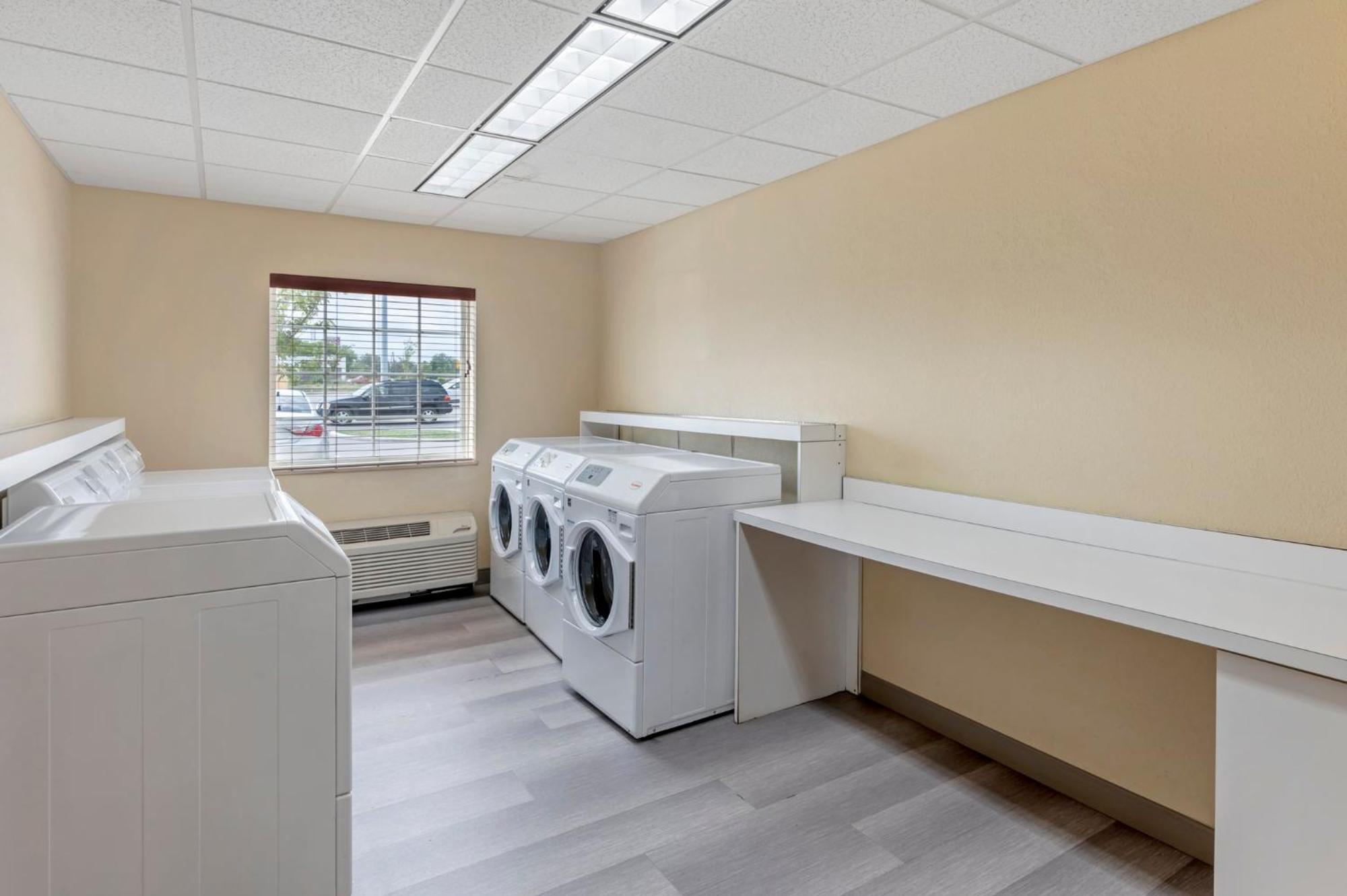 Candlewood Suites Indianapolis East By Ihg Extérieur photo